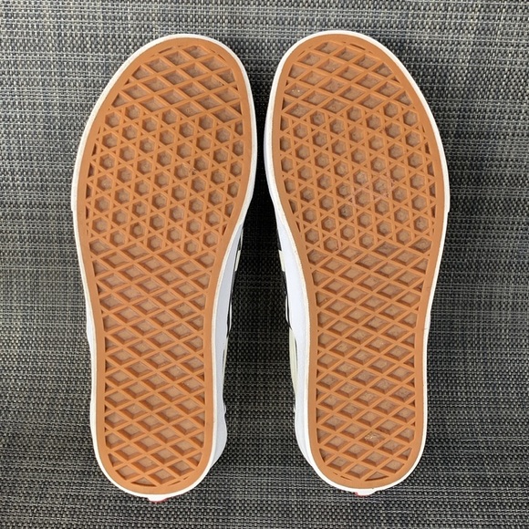 Vans Classic Slip On Checkerboard Black/Beige
Skate Shoes Men's 4.5 Women's 6 - Picture 12 of 13